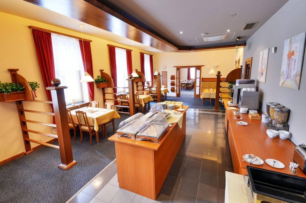 菲力品诺姆酒店 Jablonné nad Orlicí 外观 照片